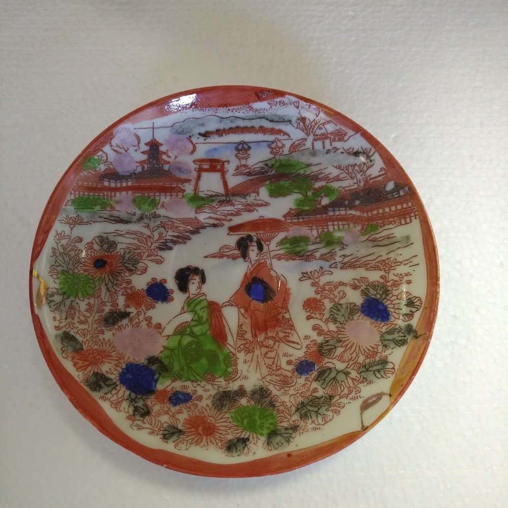 ANTIQUE JAPANESE PORCELAIN SAUCER W/ GEISHA WOMEN